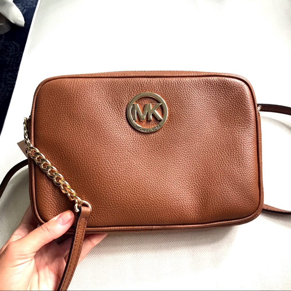 🆕 MICHAEL KORS FULTON CROSSBODY in LUGGAGE! - Picture 3 of 12